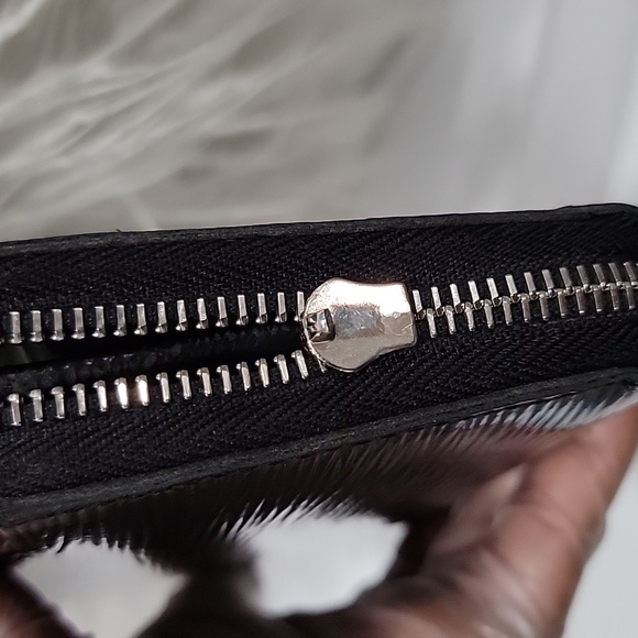 Louis Vuitton Epi Leather Zippy Wallet, Black - Picture 13 of 13